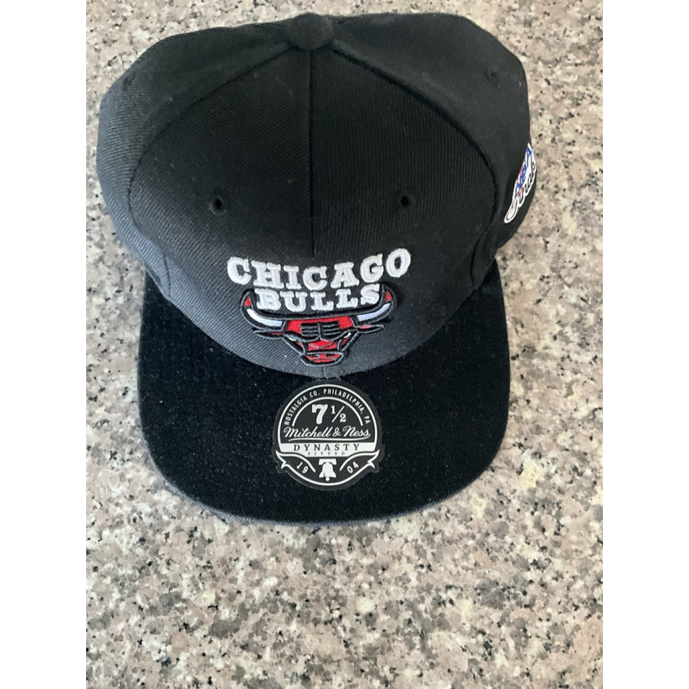 Mitchell & Ness Size 7 1/2 Dynasty Fitted Cap NBA Chicago Bulls Black